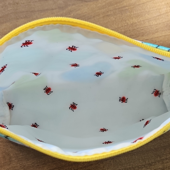 Clinique Vera Neumann Cosmetics Bag - Picture 5 of 9